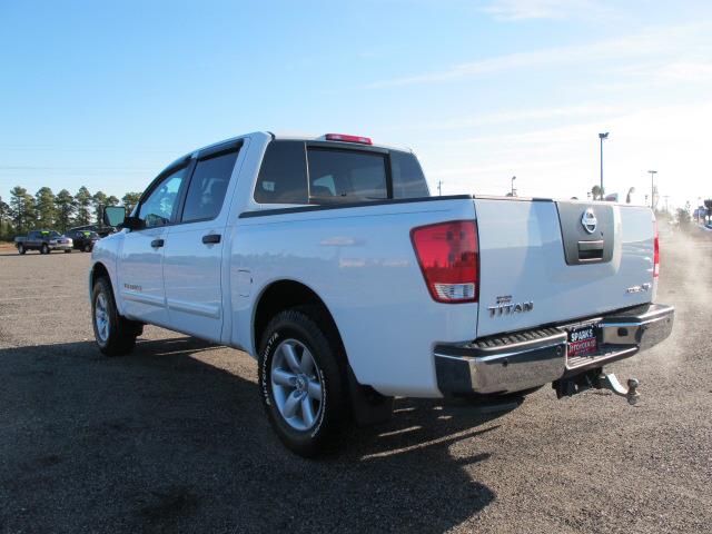 Nissan Titan 2011 photo 3