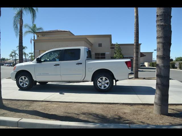 Nissan Titan 2011 photo 2