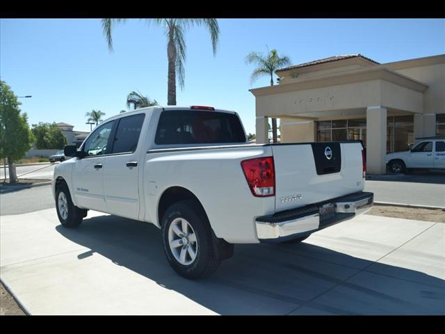Nissan Titan 2011 photo 3
