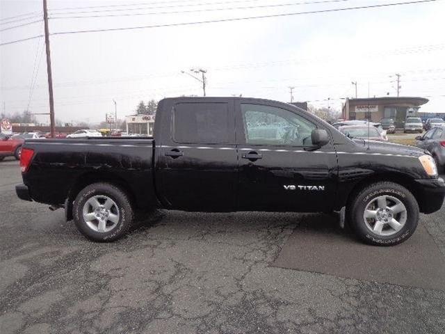 Nissan Titan 2011 photo 1
