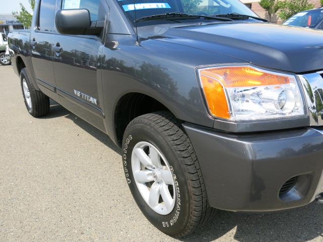 Nissan Titan 2011 photo 1