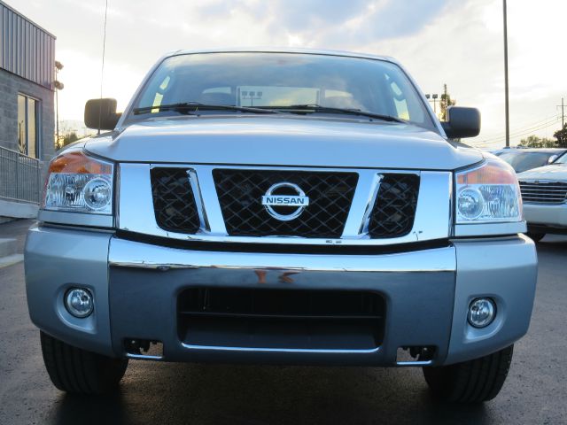 Nissan Titan 2011 photo 1