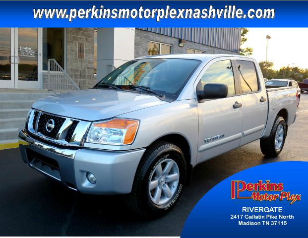 Nissan Titan 2011 photo 2