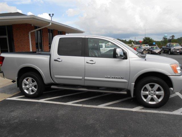 Nissan Titan 2011 photo 1