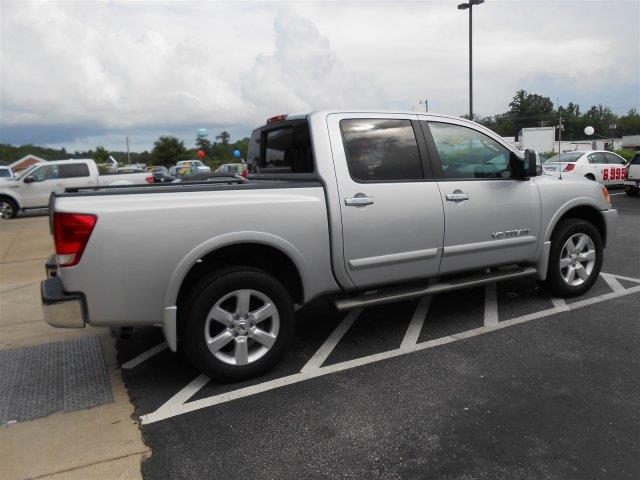 Nissan Titan 2011 photo 2
