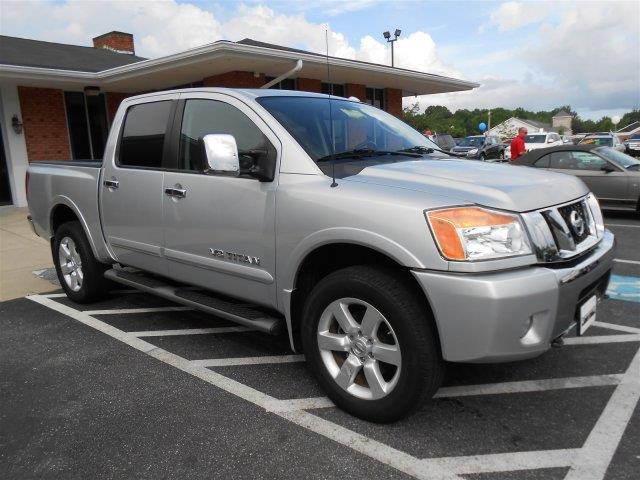 Nissan Titan 2011 photo 3