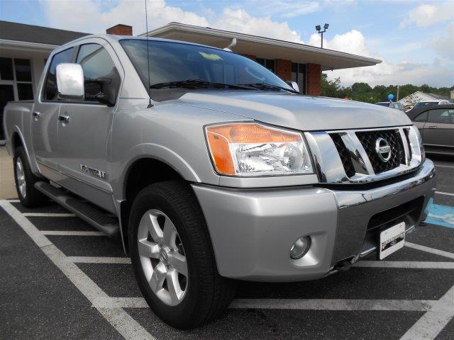 Nissan Titan 2011 photo 4