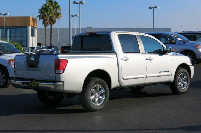 Nissan Titan 2012 photo 2