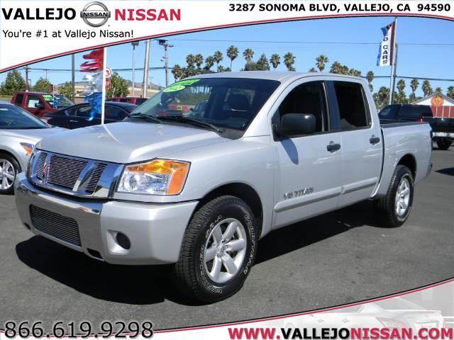 Nissan Titan 2012 photo 2