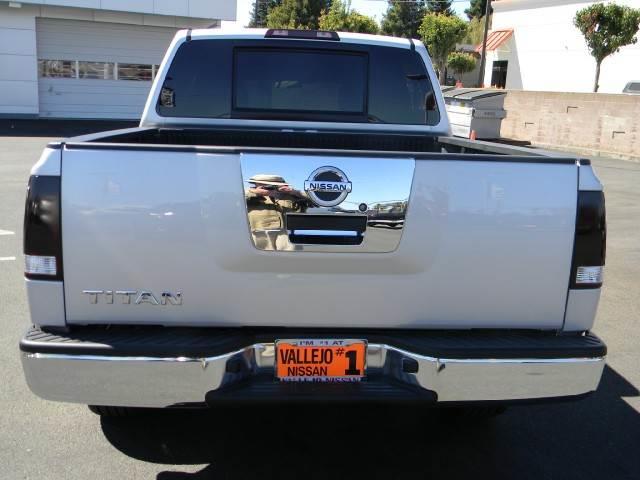 Nissan Titan 2012 photo 3