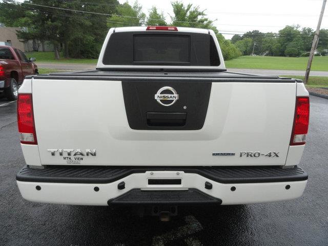 Nissan Titan 2012 photo 1