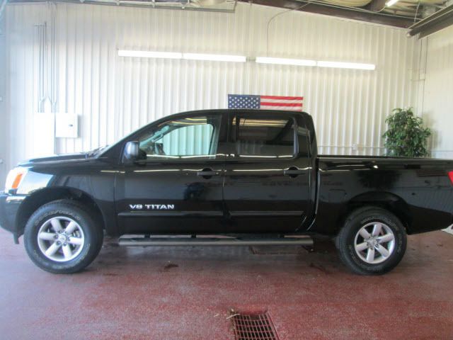 Nissan Titan 2013 photo 2