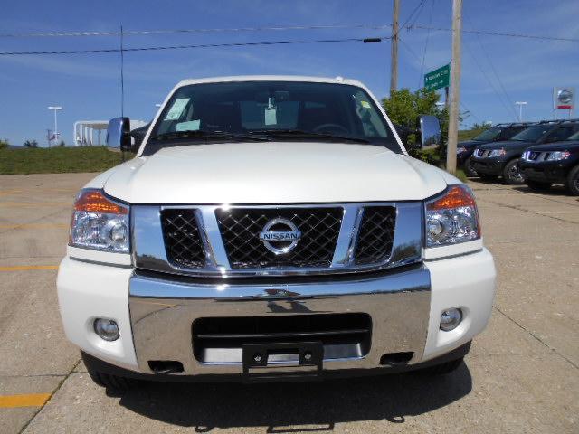 Nissan Titan 2013 photo 10