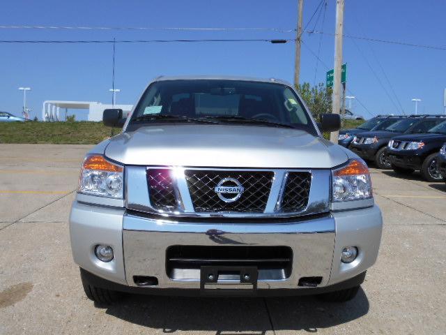 Nissan Titan 2013 photo 1
