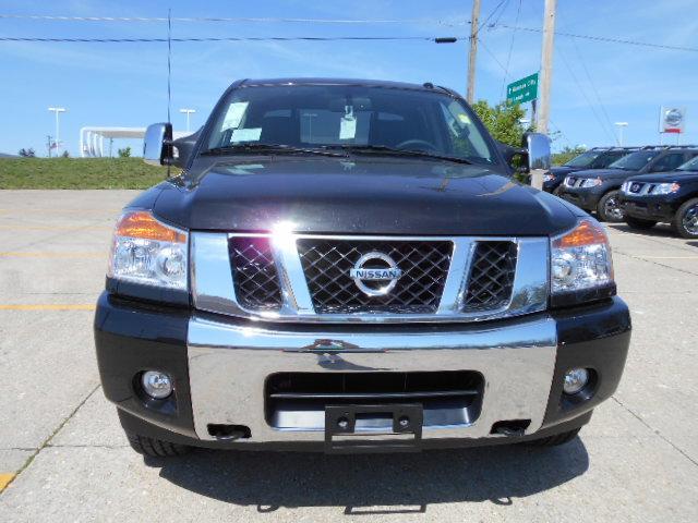 Nissan Titan 2013 photo 2