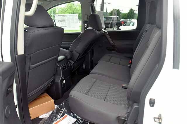 Nissan Titan 2013 photo 2