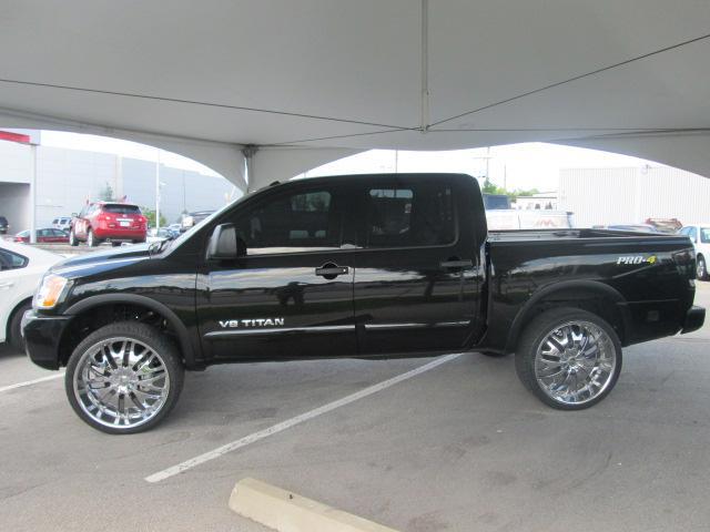 Nissan Titan 2013 photo 1
