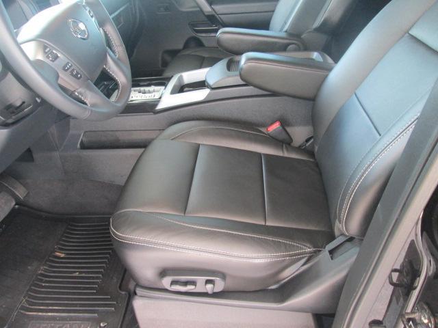 Nissan Titan 2013 photo 10