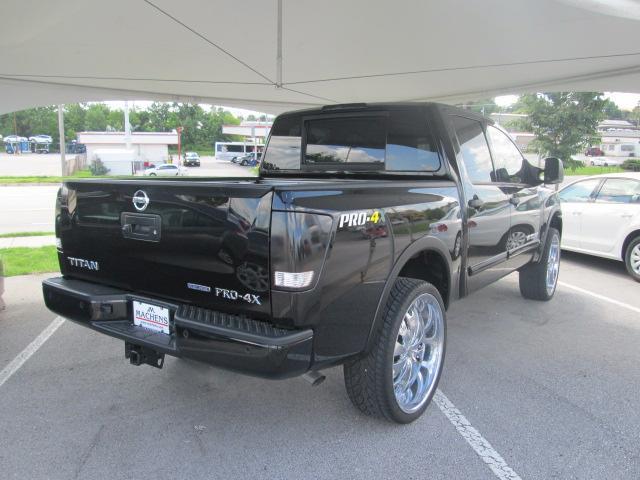 Nissan Titan 2013 photo 3