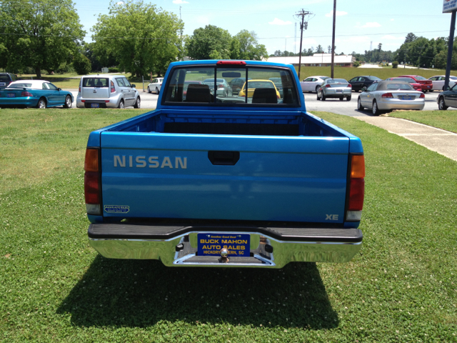 Nissan Unspecified 1997 photo 2