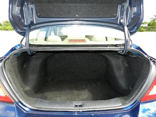 Nissan Versa 2007 photo 2