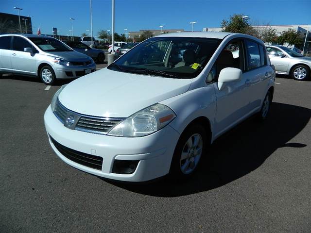 Nissan Versa 2007 photo 2