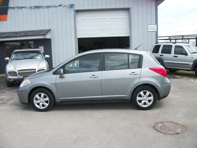 Nissan Versa Limited Access Cab 4WD Hatchback