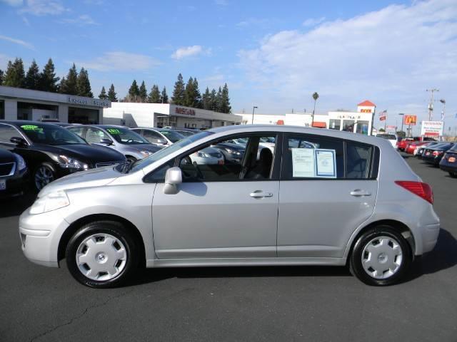 Nissan Versa 2007 photo 2