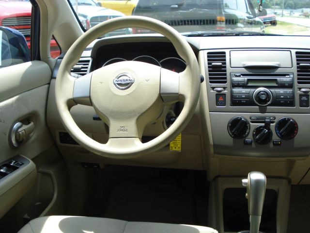 Nissan Versa 2007 photo 25