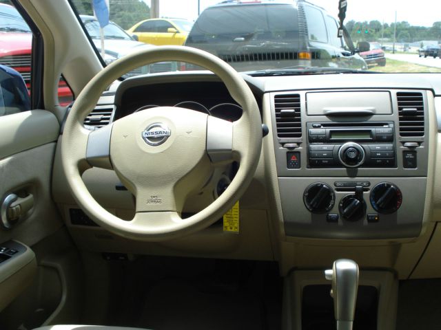 Nissan Versa 2007 photo 27