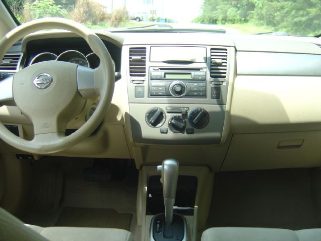 Nissan Versa 2007 photo 8