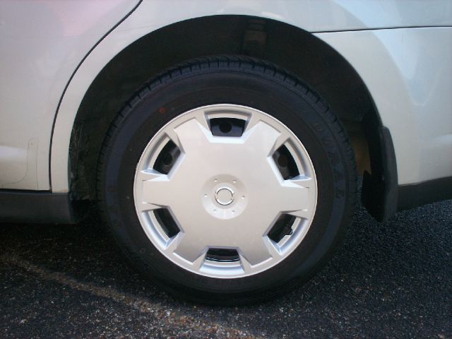 Nissan Versa Crew Cab Standard Box 2-wheel Drive SLE Sedan