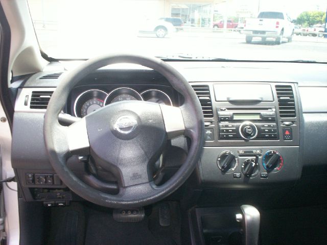 Nissan Versa 2007 photo 1