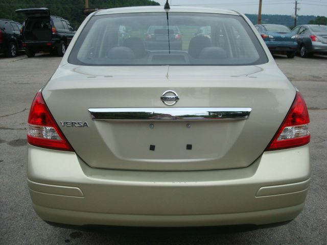 Nissan Versa 2008 photo 2