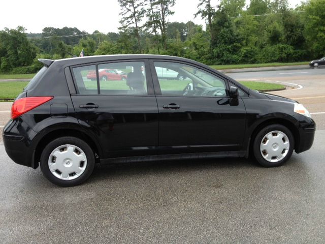 Nissan Versa 2008 photo 2
