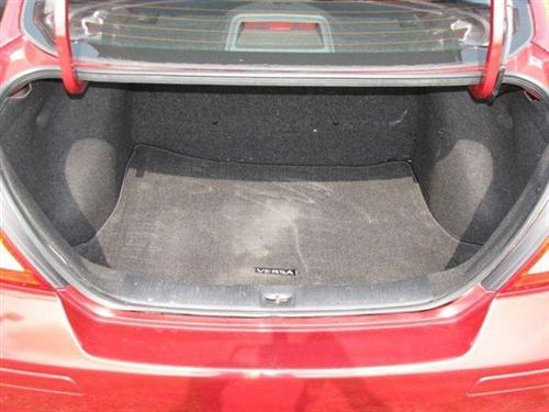 Nissan Versa 2008 photo 2