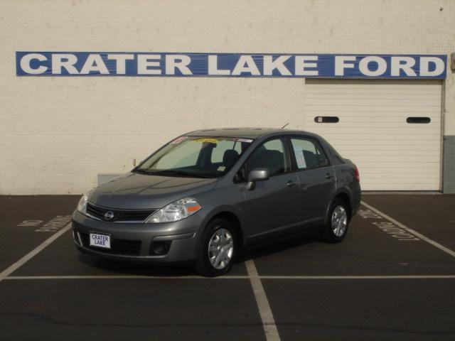 Nissan Versa Crew Cab Standard Box 2-wheel Drive SLE Hatchback