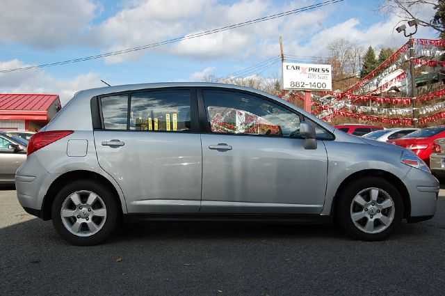 Nissan Versa Limited Access Cab 4WD Hatchback