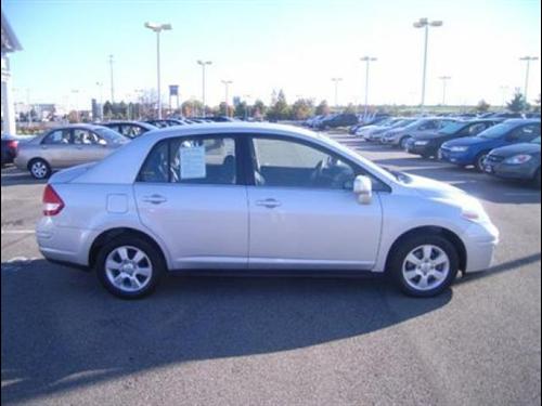 Nissan Versa 2008 photo 2