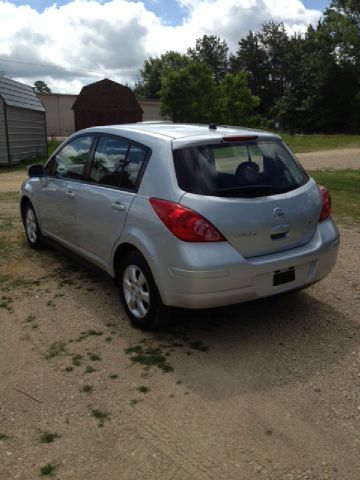 Nissan Versa Limited Access Cab 4WD Hatchback