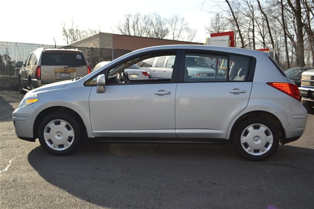 Nissan Versa 2008 photo 3