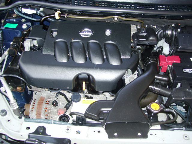 Nissan Versa Crew Cab Standard Box 2-wheel Drive SLE Sedan