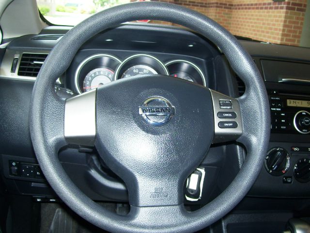 Nissan Versa 2008 photo 1