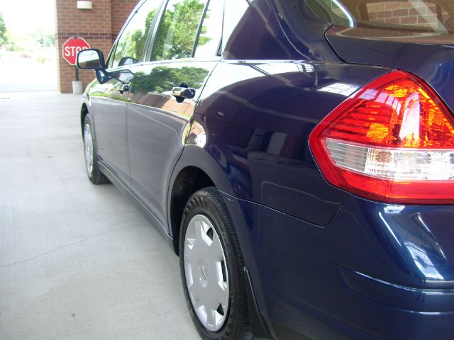 Nissan Versa 2008 photo 17