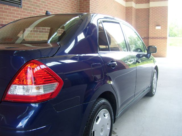 Nissan Versa 2008 photo 2