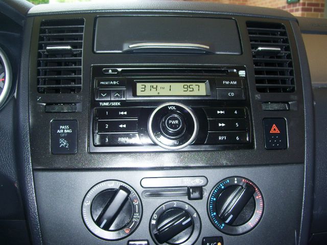 Nissan Versa 2008 photo 3