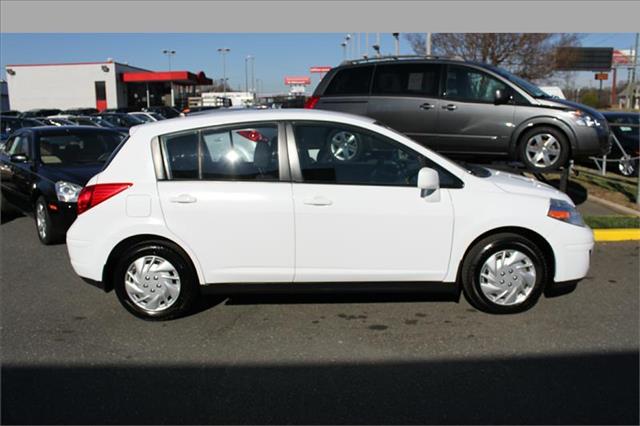Nissan Versa 2008 photo 2