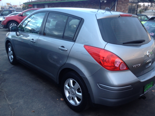 Nissan Versa 2008 photo 2