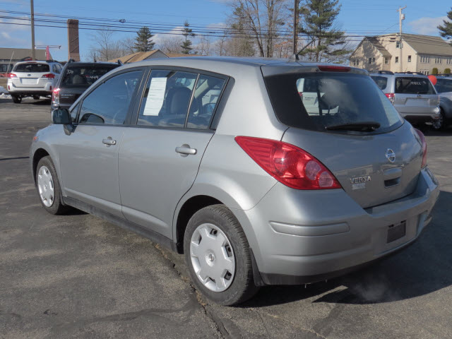 Nissan Versa 2008 photo 2