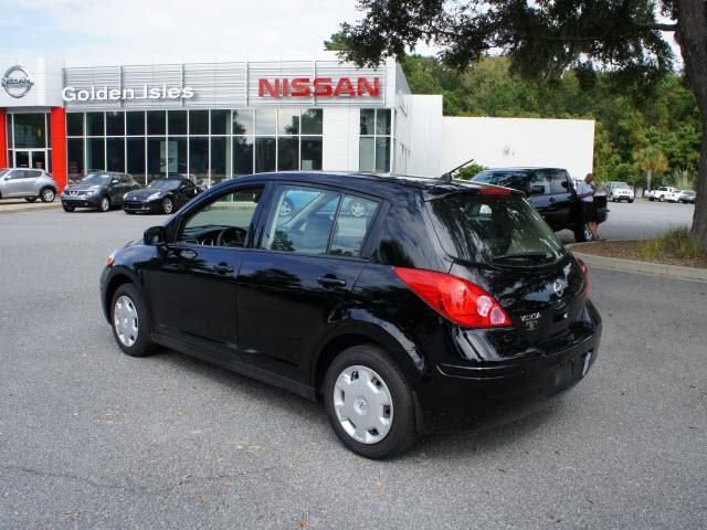 Nissan Versa Limited Access Cab 4WD Hatchback